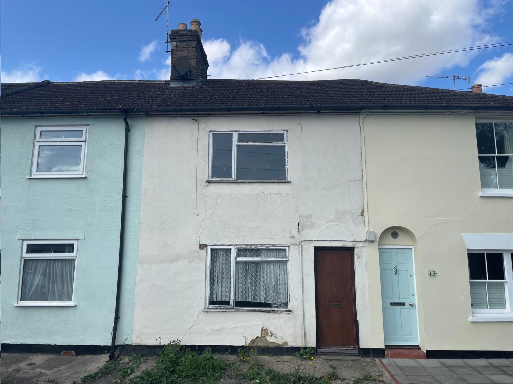 Lot: 125 - TERRACE HOUSE FOR IMPROVEMENT - Mid-terrace house